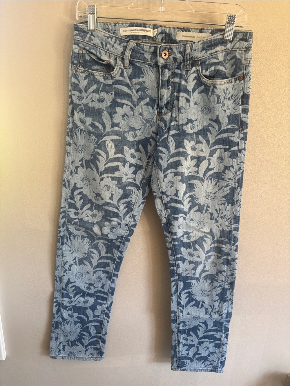 25 Pilcro slim boyfriend floral jeans